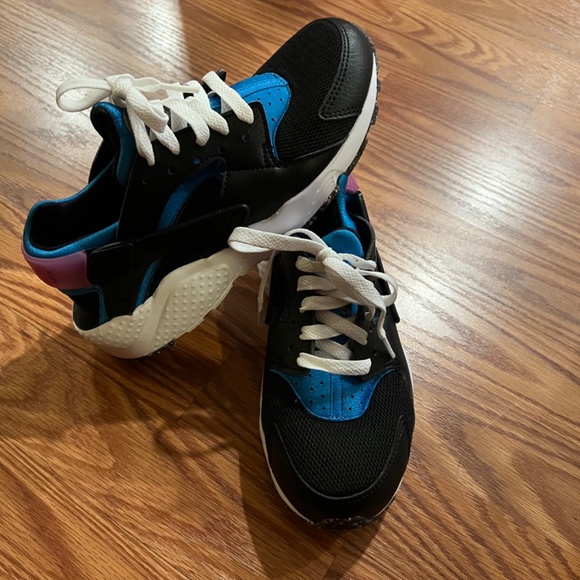 Nike Kids Huraches Run size 4 NEW* - Picture 6 of 14